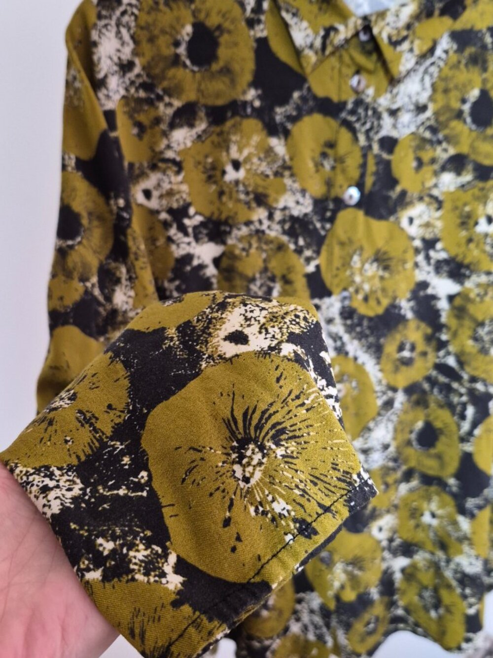 Neirami Button Down Blouse Size I Womens Abstract Print Made in Italy Viscose - Picture 5 of 10